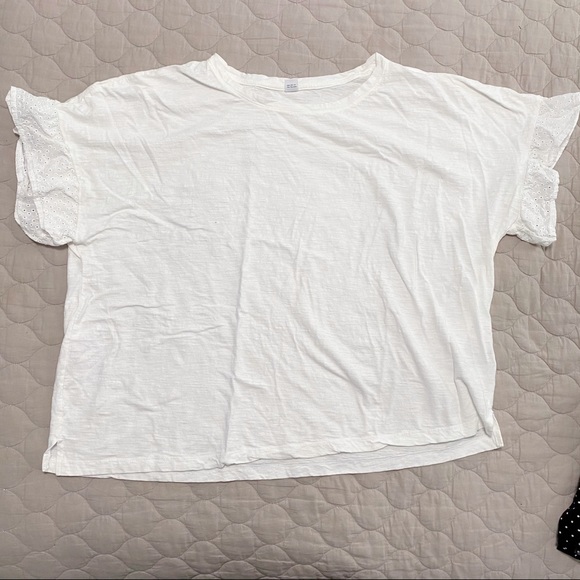 3 Old Navy Boxy White Tee With Eyelet 